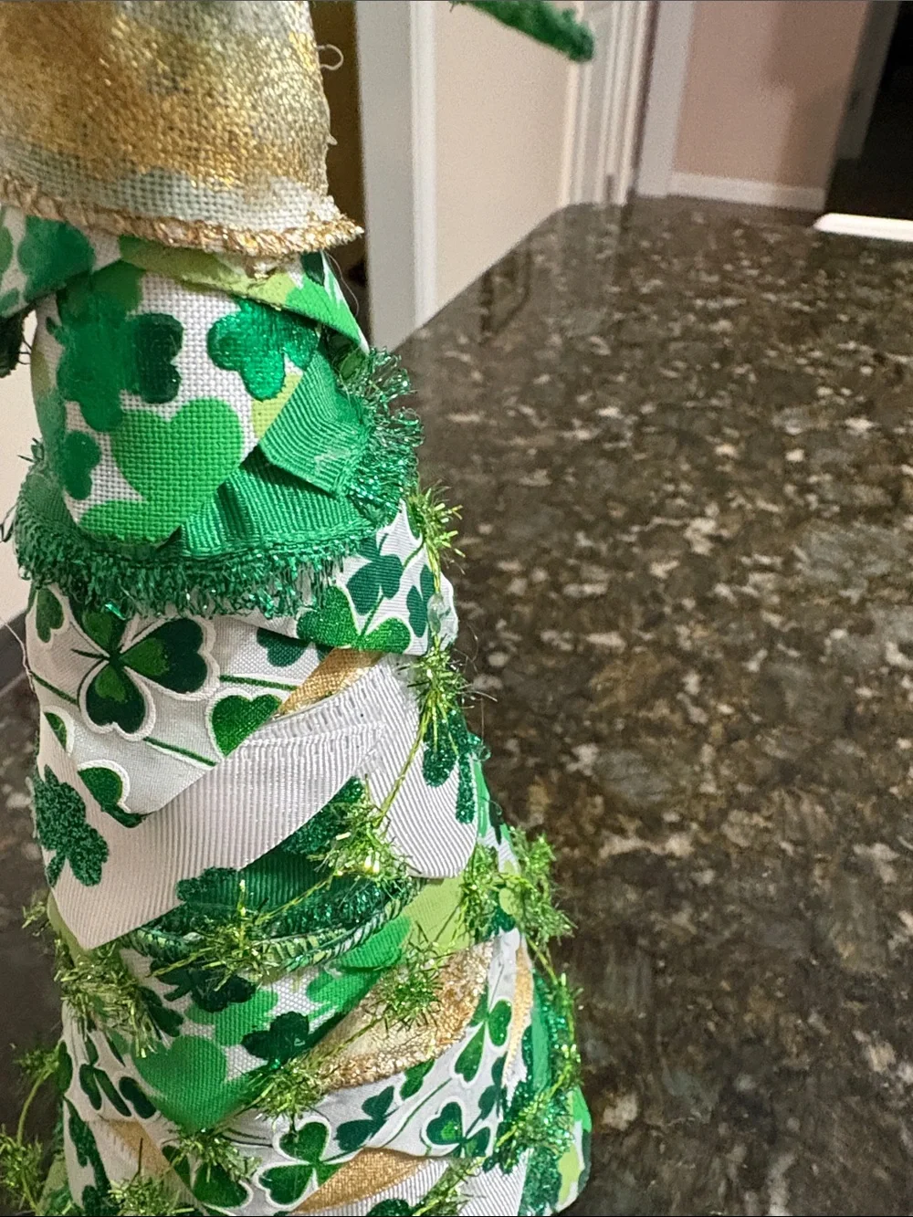 Festive Green Shamrock Holiday Tree Décor
